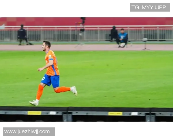 近期足球巨星表现抢眼各大赛事精彩纷呈新一轮精彩对决引发球迷热议